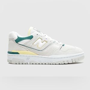 New Balance 550s SIZE: 9 - B
COLOR: Reflection with Vintage Teal and Dawn Glow